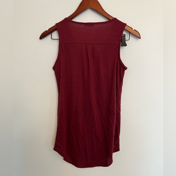 5/20$ Women's Burgundy Sleeveless Top size XS - Picture 4 of 5